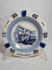 Тарелка декоративная винтажная Delft Blue "Авто экспедиторской компании Brucker", фарфор, 20 см, Голландия, 1960-70гг.