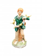 Статуэтка винтажная Im Stil Dresden "Мальчик с двумя птичками", фарфор, 15 см, Германия, 1970-80гг.