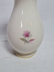Ваза винтажная с нежными цветами Bavaria, фарфор, 13 x 7 см, Германия, 1980г.