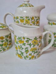 Набор посуды винтажный Taunton Valb England: чайник, молочник, сахарница, банка с крышкой "Желтые цветы", фарфор, Англия, 1960-70гг.