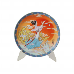 Художественная декоративная тарелка винтажная Imperial Jingdezhen Poreclain, Императорский фарфор, разноцветный декор "Девушка в национальном костюме", в заводской коробке, 22 см, Китай, 1990г.