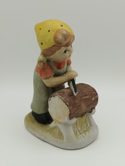 Статуэтка винтажная Im Stil Goebel "Девочка с пилой", фарфор, 13 х 8 см, Германия, 1960-70гг.