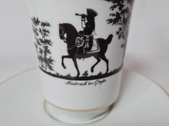 Volkstedt Thuringer Кофейная чашка с блюдцем "Фридрих Великий", белый фарфор с чёрным рисунком ручной работы, 10,5см x 10см, Германия, 1960-70гг.