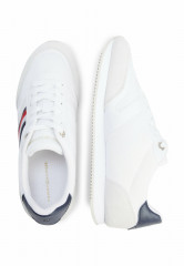 Tommy Hilfiger ESSENTIAL SIGNATURE TAPE RUNNER Trainers white ESSENTIAL SIGNATURE TAPE RUNNER — кроссовки белый