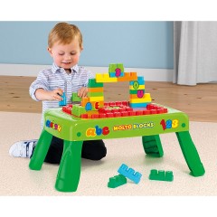 Molto Klappbarer Tisch mit 20 Bausteinen aus Kunststoff Складной стол с 20 пластиковыми строительными блоками