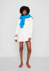 Tommy Hilfiger TOMMY HILFIGER X ANDY WARHOL LOBSTER EMBRO SHIRT DRESS Shirt dress ecru ПЛАТЬЕ-РУБАШКА TOMMY HILFIGER X ANDY WARHOL LOBSTER EMBRO Платье-рубашка экрю