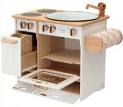 Erst-Holz Kinderkuche liebevoll gestaltet aus Massivholz weiss Детская кухня с любовью оформлена из массива дерева белого цвета