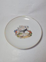 Hollohaza Hungary Детская фарфоровая тарелка "Кормление ослика", 19 x 2,5 см, Венгрия, 1960-70гг.