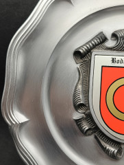 Тарелка декоративная винтажная "Герб Бодерсмайер" / Серия "Геральдика", яркий декор, олово (95%), 23 см, Германия, 1970-80гг.