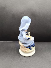 Статуэтка винтажная Goebel "Девочка с гусем", фарфор, 18 х 9 см, Германия, 1960-70гг.