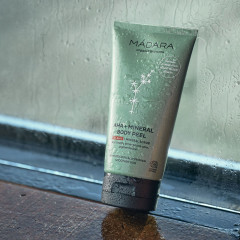 MADARA Aha+Mineral Korperpeeling  Aha+Минеральный пилинг тела