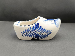 Статуэтка винтажная Delft Blue "Башмачок с мельницей", ручная роспись, фарфор, 14 х 7 см, Голландия, 1960-70гг.