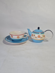 Набор посуды для чая винтажный Fine Ceramics Chacult, бело-голубая керамика с изображением кошек и цветочного декора: чайник 19 x 11 см, чашка 13,5 x 6 см, блюдце 17,5 см, Тайланд, 1960-70гг.