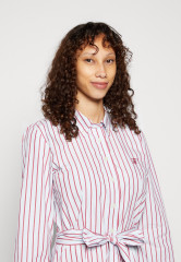 Tommy Hilfiger MIDI SHIRT DRESS  Shirt dress posh/royal berry ПЛАТЬЕ-РУБАШКА МИДИ Платье-рубашка шикарный / королевская ягода